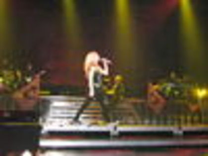 thumb_Avril_Lavigne_-_Toronto_The_Best_Damn_Tour_-_047 - The Best Damn Tour - April 07     - Live Toronto
