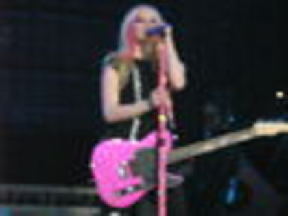 thumb_Avril_Lavigne_-_Toronto_The_Best_Damn_Tour_-_050