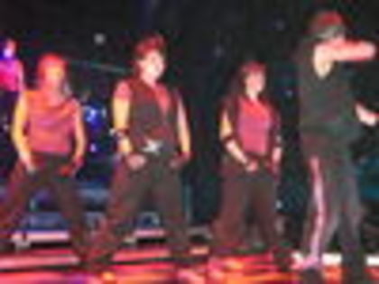 thumb_Avril_Lavigne_-_Toronto_The_Best_Damn_Tour_-_059