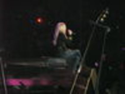 thumb_Avril_Lavigne_-_Toronto_The_Best_Damn_Tour_-_063