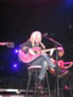 thumb_Avril_Lavigne_-_Toronto_The_Best_Damn_Tour_-_066