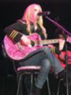thumb_Avril_Lavigne_-_Toronto_The_Best_Damn_Tour_-_067