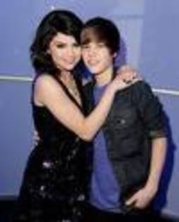 imagesCA9Y0Y27 - selena gomez si justin bieber sunt impreuna