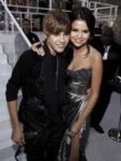 imagesCADCD7RZ - selena gomez si justin bieber sunt impreuna