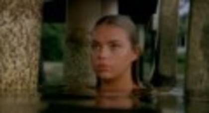 120px-Bella-in-the-water-h2o-just-add-water-8919548-250-142