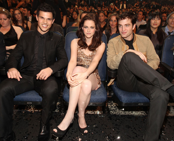 Taylor+Lautner+2011+People+Choice+Awards+Backstage+jUOqgWLnGJzl - taylor lautner