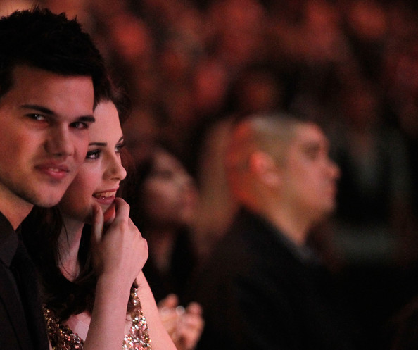 Taylor+Lautner+2011+People+Choice+Awards+Show+lCdkdqxtfgBl - taylor lautner