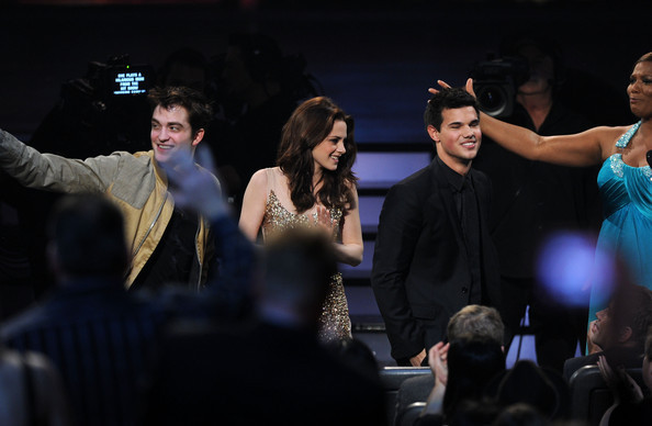 Taylor+Lautner+2011+People+Choice+Awards+Show+t8BnOMo5S59l - taylor lautner