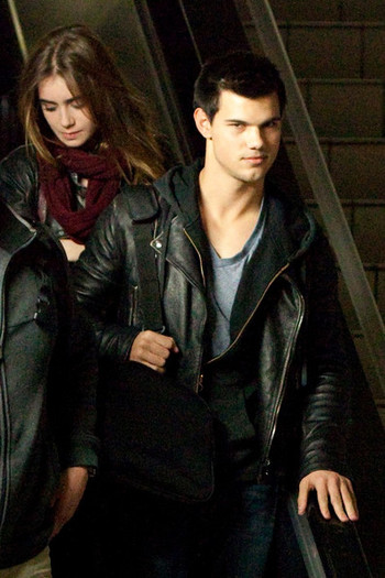 Taylor+Lautner+Taylor+Lautner+LAX+BdK6wzS5w-Nl