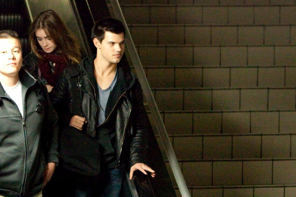 Taylor+Lautner+Taylor+Lautner+LAX+nYQeKE2eq_ul - taylor lautner