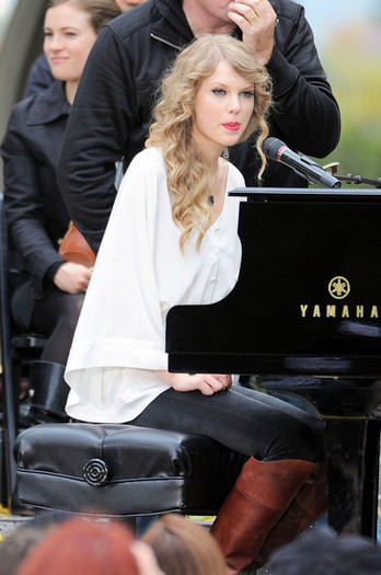 Taylor+Swift+Performing+Fans+Central+Park+5h8ODIsID2bl - tailor swift