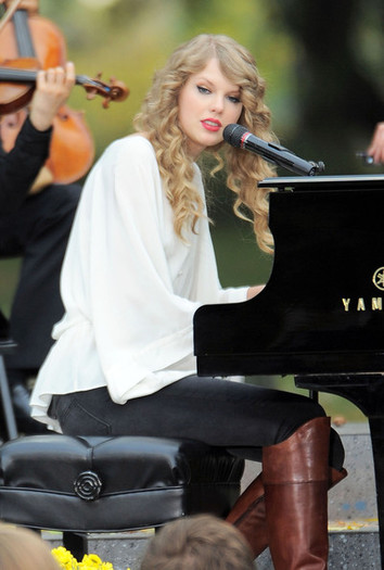 Taylor+Swift+Performing+Fans+Central+Park+9jpTujxPSv5l