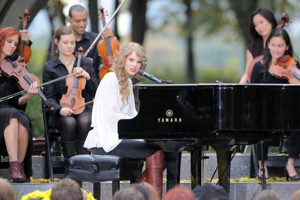 Taylor+Swift+Performing+Fans+Central+Park+d-oD9eJYZh_l