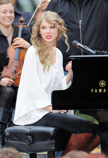 Taylor+Swift+Performing+Fans+Central+Park+ImjNd21hPa7l