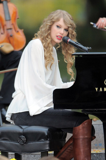 Taylor+Swift+Performing+Fans+Central+Park+xBjSaq3kIkXl