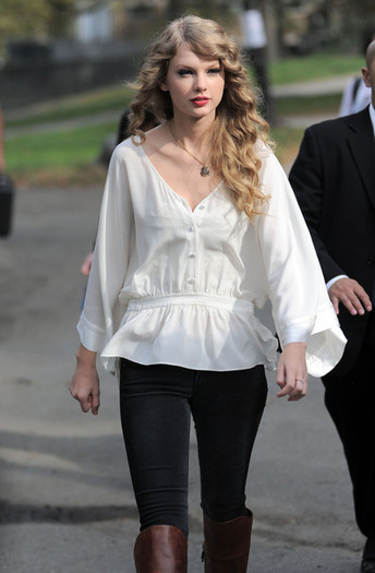 Taylor+Swift+Performing+Fans+Central+Park+Yb93Sv8gBNZl