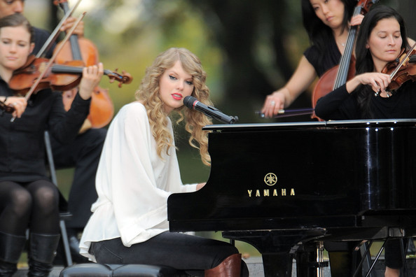 Taylor+Swift+Performing+Fans+Central+Park+ZfYueUjPAzll