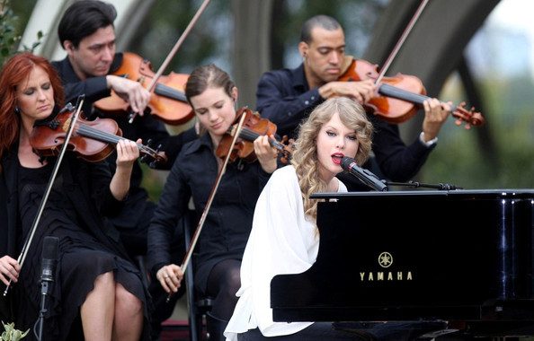 Taylor+takes+a+seat+RLRRvQcZhNQl