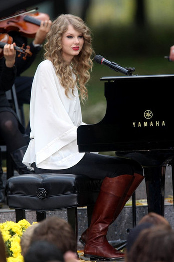 Taylor+takes+a+seat+Zv4DZYhavjUl