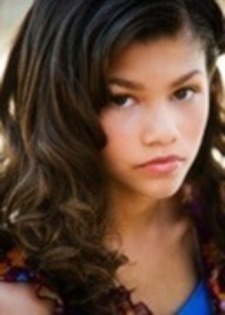 30945261_CQBKRJRMV - Bella si Zendaya