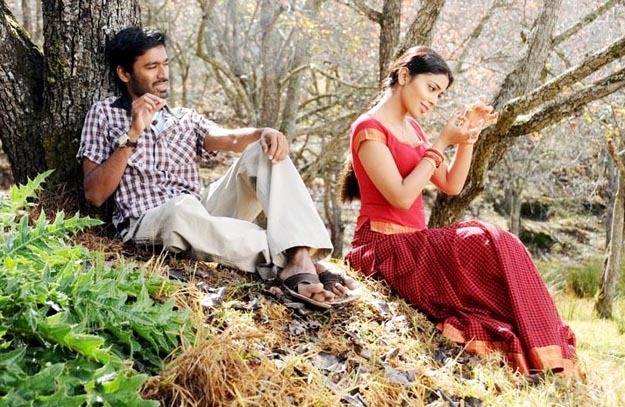 Dhanush-and-Shriya-Saran-in-Kutty