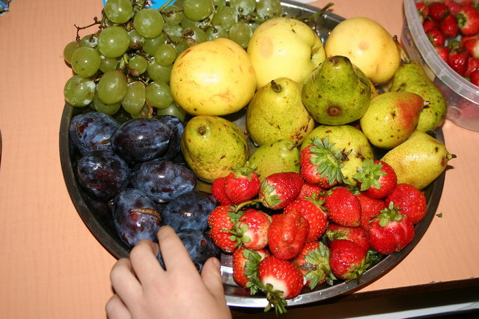 Platou cu fructe - z capsuni 19 septembrie 2010