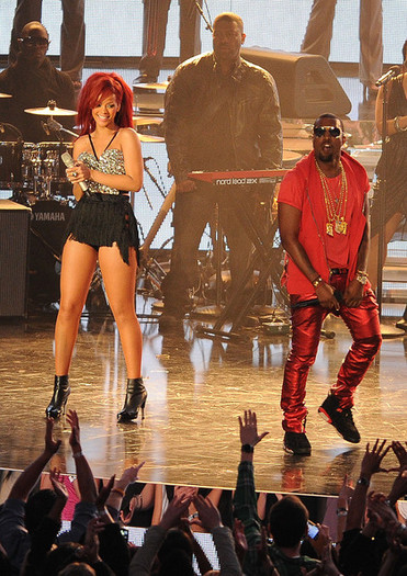 Rihanna+2011+NBA+Star+Game+Performances+Celebrities+ciB39vrAOR-l