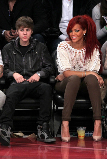 Rihanna+2011+NBA+Star+Game+Performances+Celebrities+KblljjPpRWul - rihanna