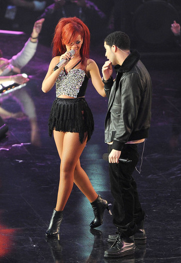 Rihanna+2011+NBA+Star+Game+Performances+Celebrities+z_r3rf29OZJl - rihanna