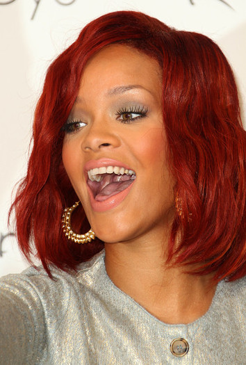 Rihanna+Rihanna+Celebrates+Launch+Reb+l+Fleur+Zge_CsceFc2l