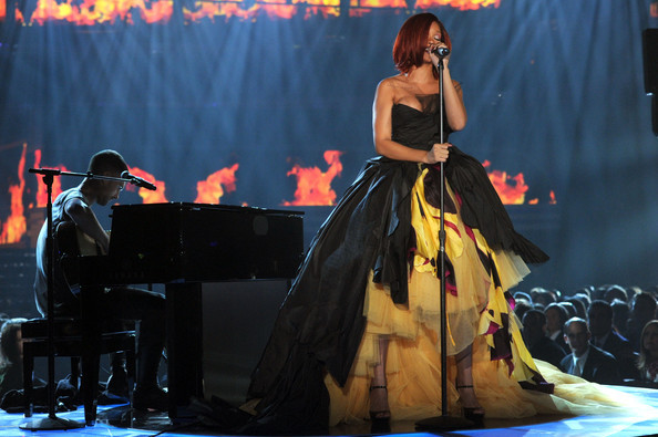 Rihanna+53rd+Annual+GRAMMY+Awards+Show+eu-H1oFixqDl