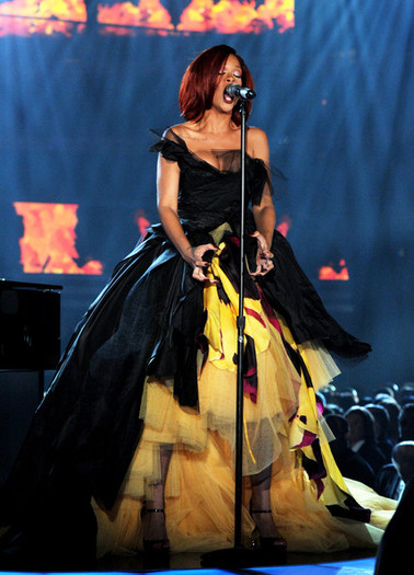 Rihanna+53rd+Annual+GRAMMY+Awards+Show+wL0TIh4cvvyl - rihanna