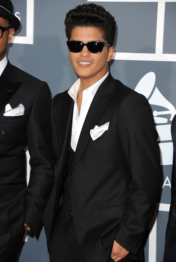 Bruno+Mars+53rd+Annual+GRAMMY+Awards+Arrivals+ZeOTkobi8oPl - bruno mars