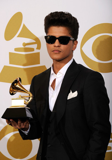 Bruno+Mars+53rd+Annual+GRAMMY+Awards+Press+q6TNsXDvW2gl - bruno mars