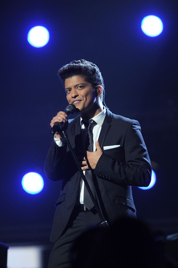 Bruno+Mars+53rd+Annual+GRAMMY+Awards+Roaming+eAvfbk08MCbl - bruno mars