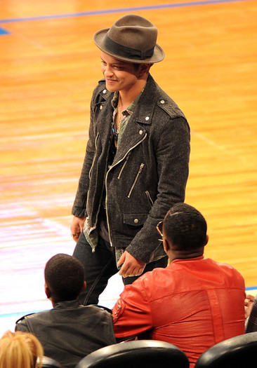 Bruno+Mars+2011+NBA+Star+Game+Performances+zdeSt-napjPl