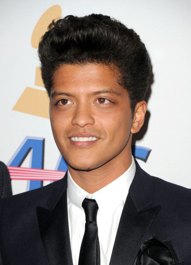 Bruno+Mars+2011+Pre+GRAMMY+Gala+Salute+Industry+7FnICkIXbebl
