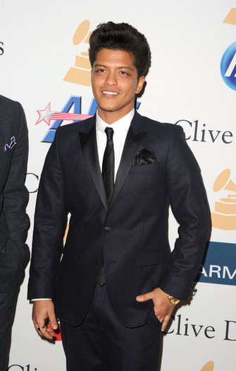 Bruno+Mars+2011+Pre+GRAMMY+Gala+Salute+Industry+MR6VofnD4zYl