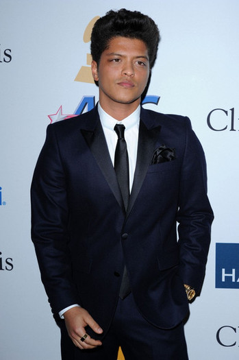 Bruno+Mars+Clive+Davis+2011+Pre+GRAMMY+Party+7euOJ7hNdUJl