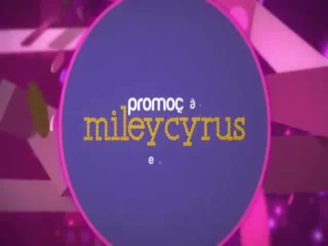 EXCLUSIVO- Miley Cyrus dança \'Rebolation\' para fãs brasileiros 013