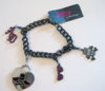 thumb_abbeydawnretail181