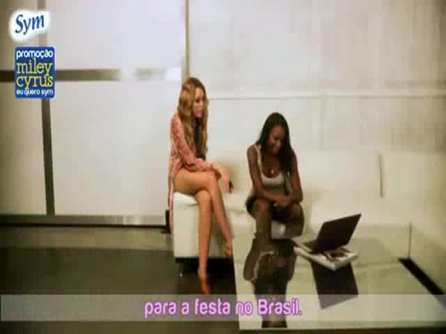 EXCLUSIVO- Miley Cyrus dança \'Rebolation\' para fãs brasileiros 034 - 0-0Miley dance Rebolation