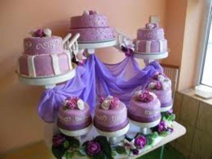 Tort volanase violet - Poze cu torturi de nunta