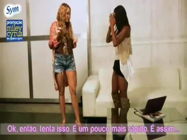 EXCLUSIVO- Miley Cyrus dança \'Rebolation\' para fãs brasileiros 107 - 0-0Miley dance Rebolation