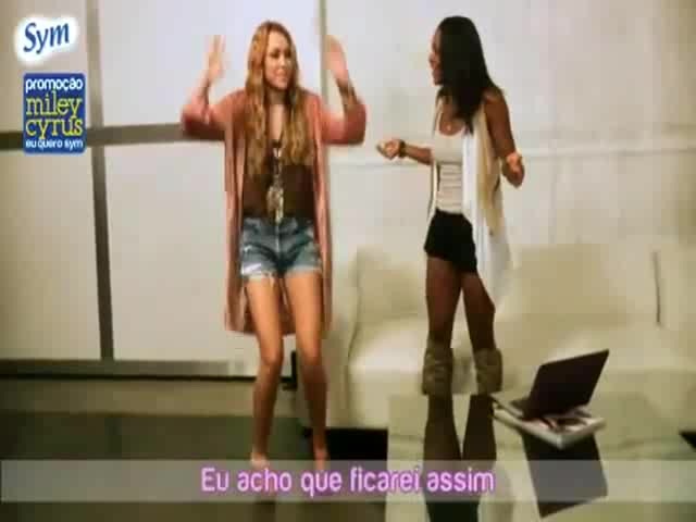 EXCLUSIVO- Miley Cyrus dança \'Rebolation\' para fãs brasileiros 125