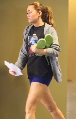 normal_011~47 - 0-0Leaving Her Dance Class In Los Angeles