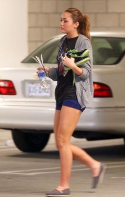 normal_013~43 - 0-0Leaving Her Dance Class In Los Angeles