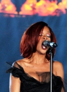 Rihanna+53rd+Annual+GRAMMY+Awards+Show+wL0TIh4cvvyl_002 - puzlle121