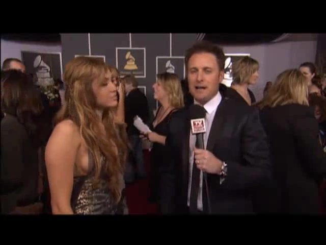 Grammys 2011- Miley Cyrus 040