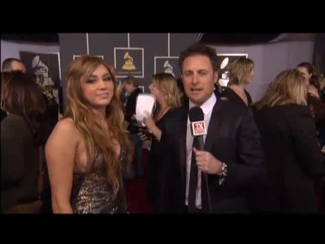 Grammys 2011- Miley Cyrus 041